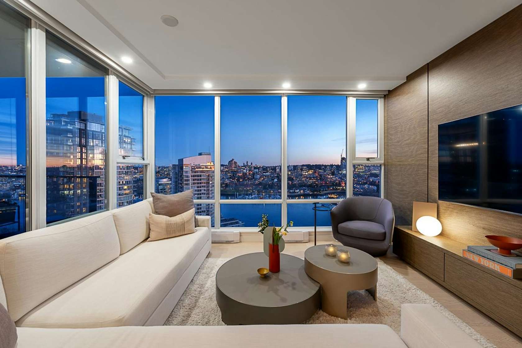 583 Beach Ave